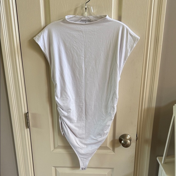 Abercrombie & Fitch White Ruched Bodysuit. Size XL - Picture 1 of 5